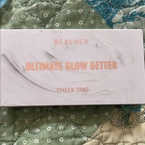 RealHer Cheek Trio Compact - Peach & Pink Highlighter Set